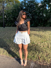 Croptop negro con mangas ruffles