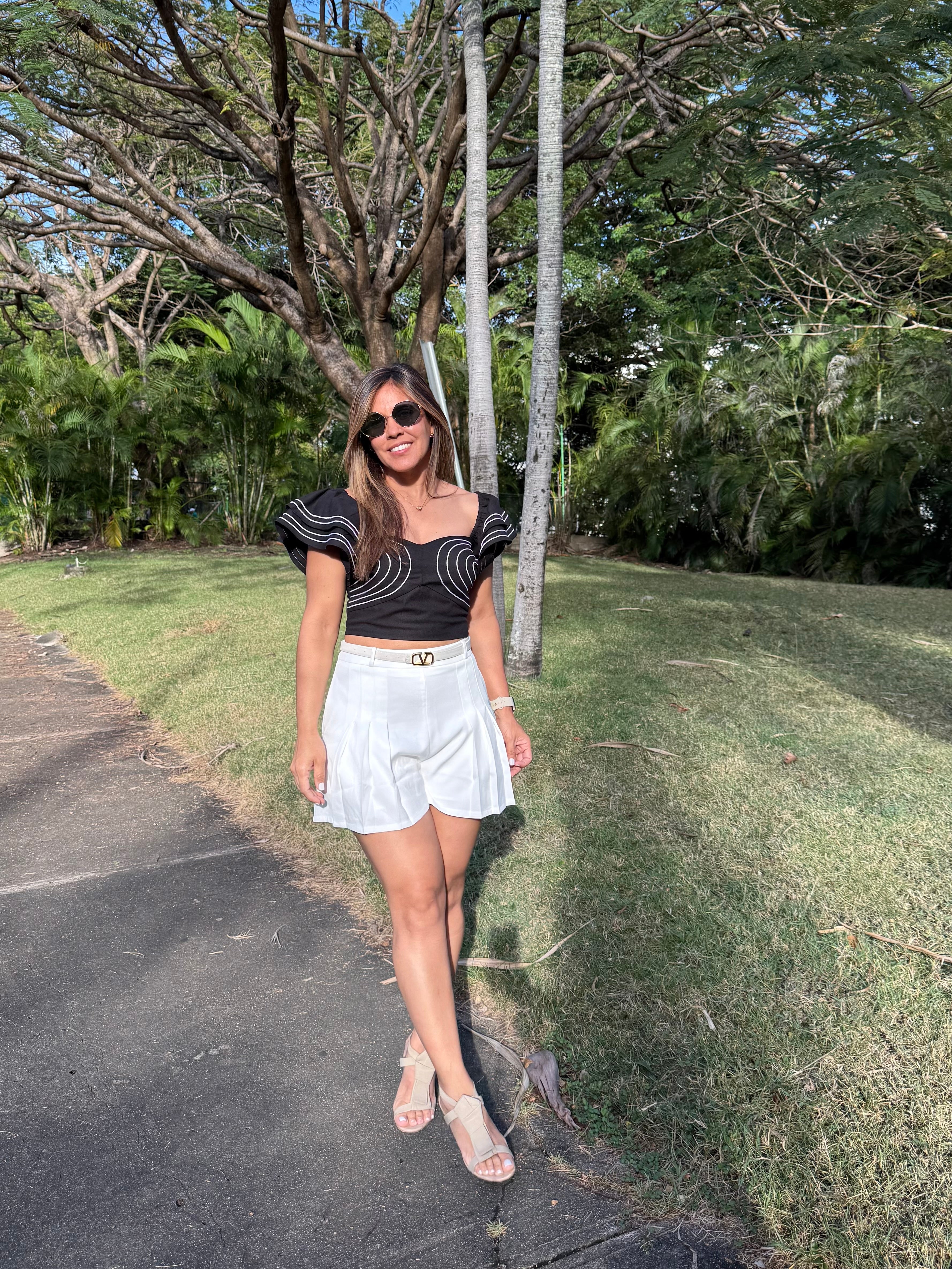 Croptop negro con mangas ruffles