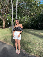 Croptop negro con mangas ruffles