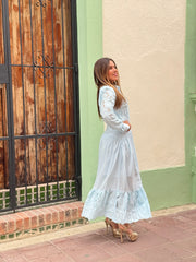 Vestido midi baby blue con mangas largas