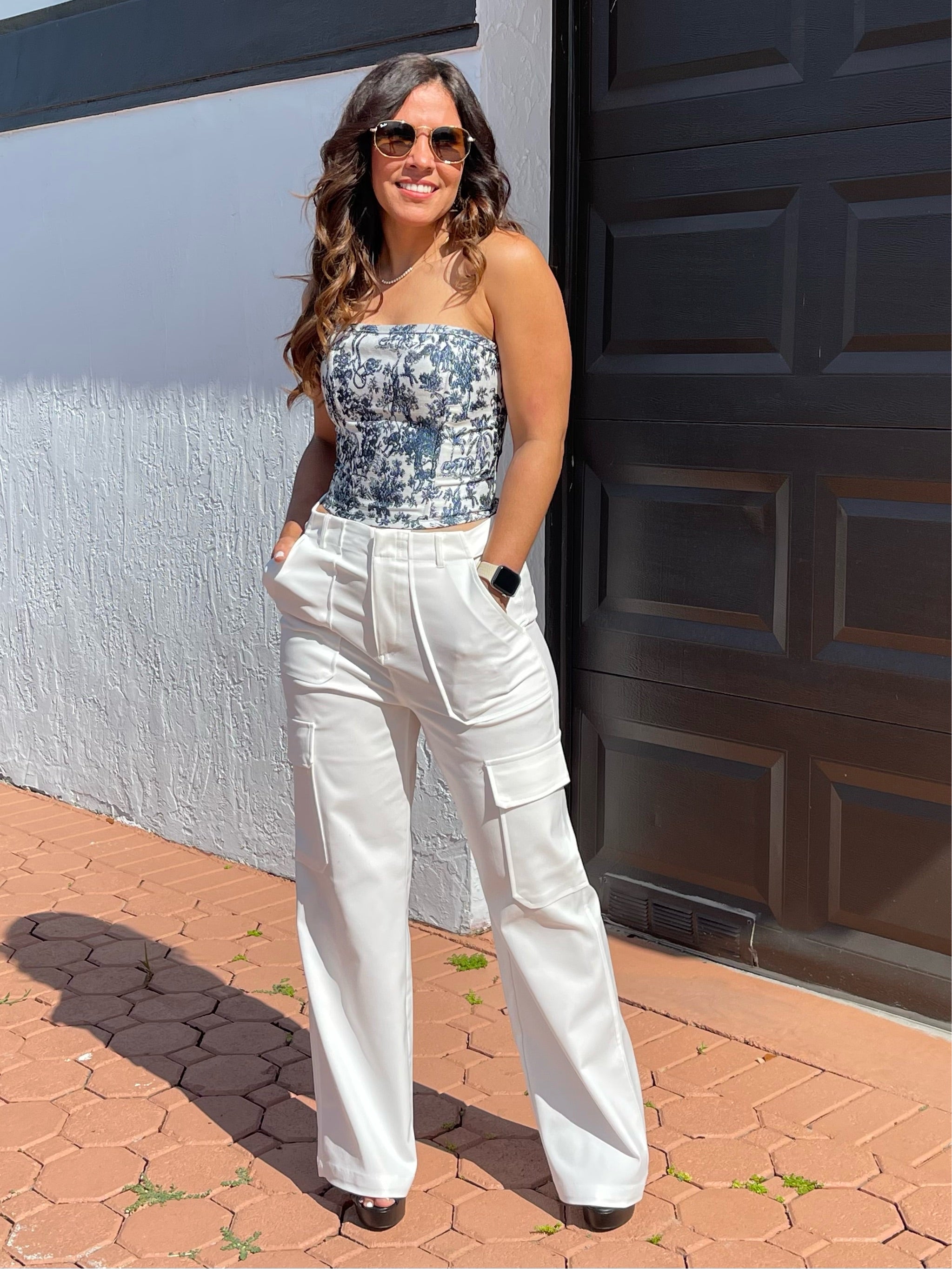 Corsé blanco con espalda azul y rosa con lazo